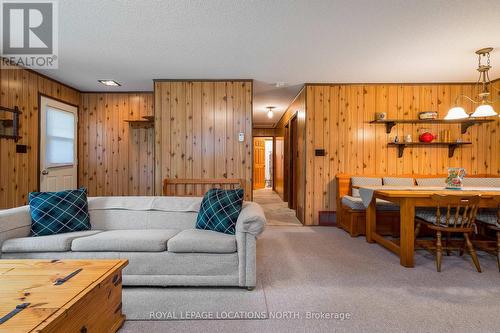 187 Bay Street E, Blue Mountains, ON - Indoor Photo Showing Living Room