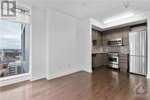 179 Metcalfe Street Unit#1705, Ottawa, ON - Indoor Photo Showing Kitchen With Stainless Steel Kitchen