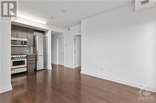 179 Metcalfe Street Unit#1705, Ottawa, ON - Indoor Photo Showing Kitchen