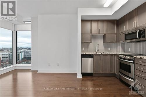 1705 - 179 Metcalfe Street, Ottawa, ON - Indoor Photo Showing Kitchen