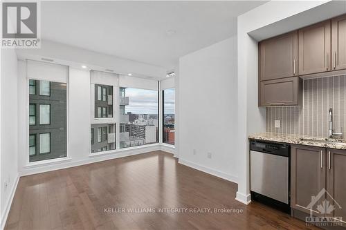 1705 - 179 Metcalfe Street, Ottawa, ON - Indoor Photo Showing Kitchen