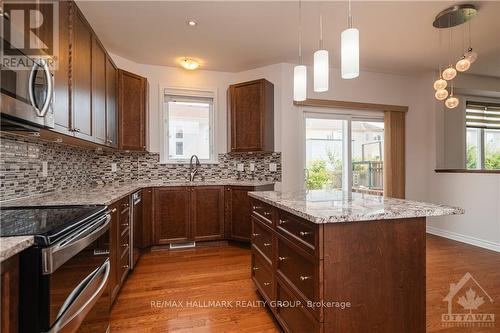 107 Mangrove Crescent, Ottawa, ON - Indoor Photo Showing Kitchen With Upgraded Kitchen