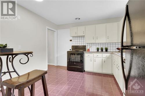 42 Grady Crescent, Ottawa, ON - Indoor Photo Showing Kitchen