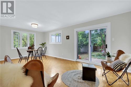 42 Grady Crescent, Ottawa, ON - Indoor Photo Showing Living Room