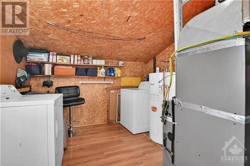 40 Pine Street, Smiths Falls, ON - Indoor Photo Showing Laundry Room