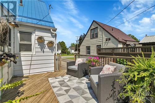 40 Pine Street, Smiths Falls, ON - Outdoor With Deck Patio Veranda With Exterior