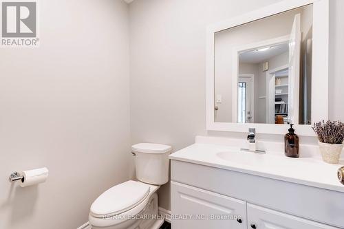 19 Wakefield Lane, Hamilton, ON - Indoor Photo Showing Bathroom