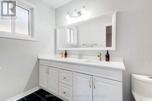 19 Wakefield Lane, Hamilton, ON - Indoor Photo Showing Bathroom