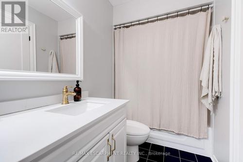 19 Wakefield Lane, Hamilton, ON - Indoor Photo Showing Bathroom