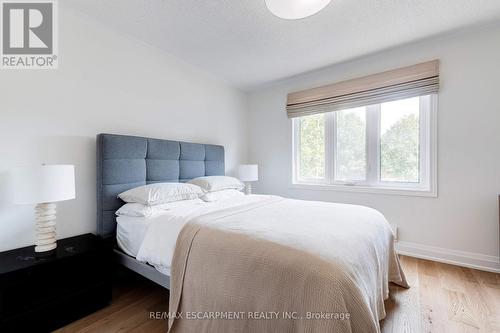 19 Wakefield Lane, Hamilton, ON - Indoor Photo Showing Bedroom