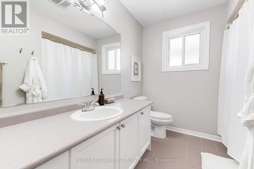 19 Wakefield Lane, Hamilton, ON - Indoor Photo Showing Bathroom