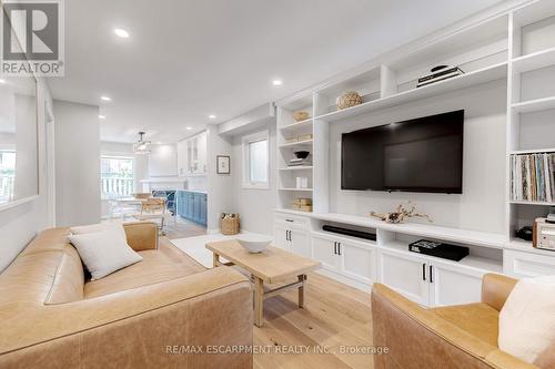 19 Wakefield Lane, Hamilton, ON - Indoor Photo Showing Living Room