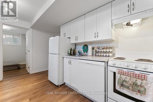 18 Viger Drive, Welland, ON - Indoor Photo Showing Kitchen