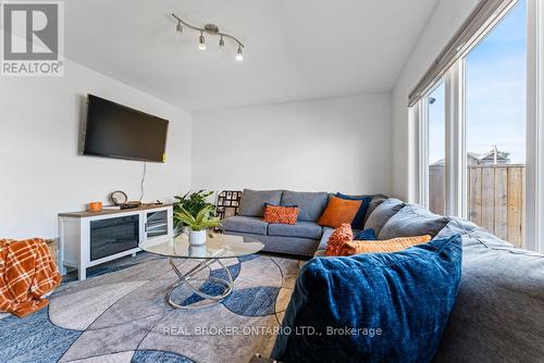 18 Viger Drive, Welland, ON - Indoor Photo Showing Living Room With Fireplace