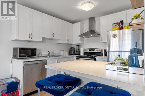 18 Viger Drive, Welland, ON - Indoor Photo Showing Kitchen With Double Sink