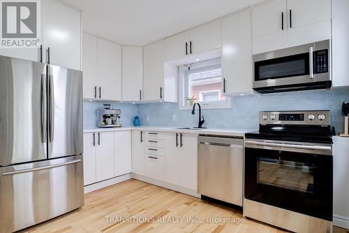 653 Upper Wellington Street, Hamilton, ON - Indoor Photo Showing Kitchen With Upgraded Kitchen