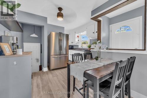 832 Pine Street, Haldimand, ON - Indoor Photo Showing Dining Room