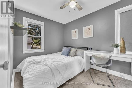 832 Pine Street, Haldimand, ON - Indoor Photo Showing Bedroom