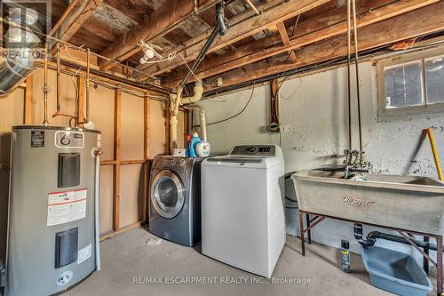 832 Pine Street, Haldimand, ON - Indoor Photo Showing Laundry Room