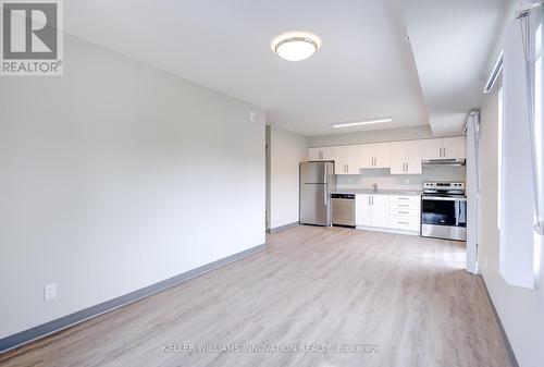 406 - 595 Strasburg Road, Waterloo, ON - Indoor Photo Showing Kitchen