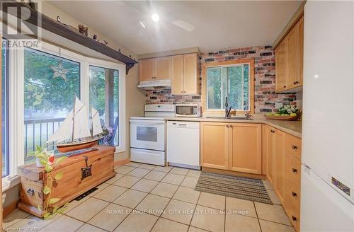 631 Holman Crescent, Centre Wellington, ON - Indoor Photo Showing Kitchen