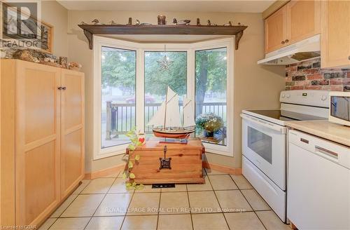 631 Holman Crescent, Centre Wellington, ON - Indoor Photo Showing Kitchen