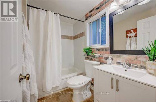 631 Holman Crescent, Centre Wellington, ON - Indoor Photo Showing Bathroom