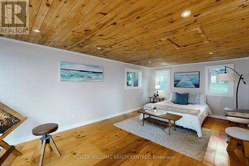 144 Ball Point Road, Kawartha Lakes, ON - Indoor Photo Showing Bedroom