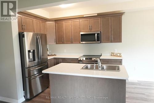 22 Bur Oak Drive, Thorold, ON - Indoor Photo Showing Kitchen With Stainless Steel Kitchen With Double Sink