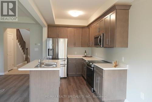 22 Bur Oak Drive, Thorold, ON - Indoor Photo Showing Kitchen With Stainless Steel Kitchen With Double Sink