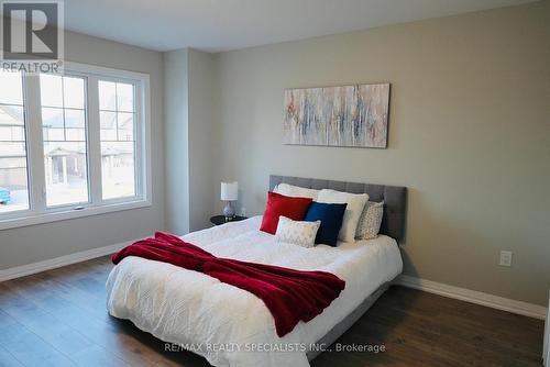 22 Bur Oak Drive, Thorold, ON - Indoor Photo Showing Bedroom