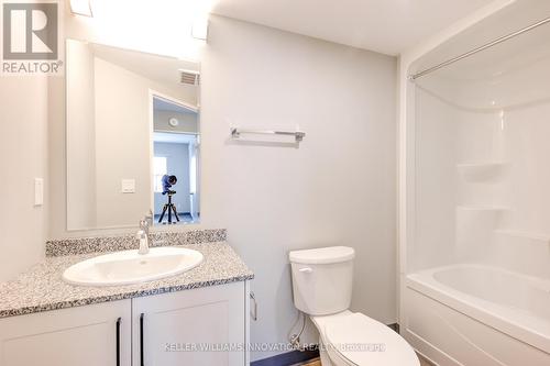 712 - 595 Strasburg Road, Waterloo, ON - Indoor Photo Showing Bathroom