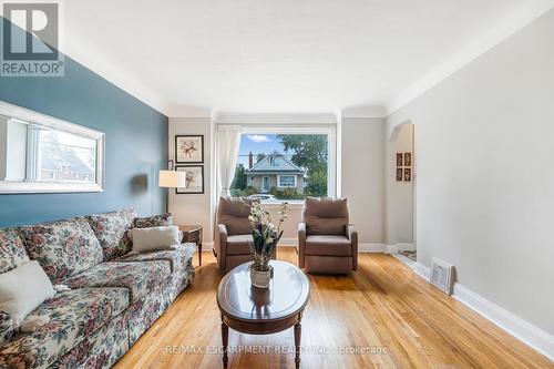 56 West 1St Street, Hamilton, ON - Indoor Photo Showing Living Room