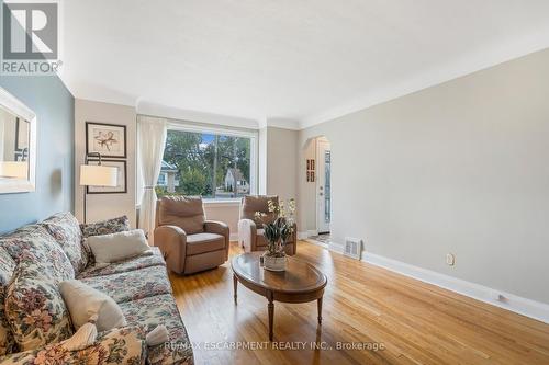 56 West 1St Street, Hamilton, ON - Indoor Photo Showing Living Room