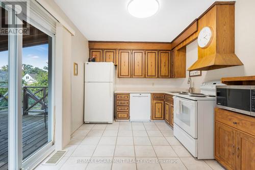 56 West 1St Street, Hamilton, ON - Indoor Photo Showing Kitchen