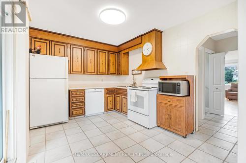 56 West 1St Street, Hamilton, ON - Indoor Photo Showing Kitchen