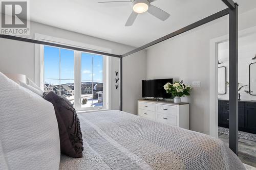 106 Sycamore Street, Blue Mountains, ON - Indoor Photo Showing Bedroom