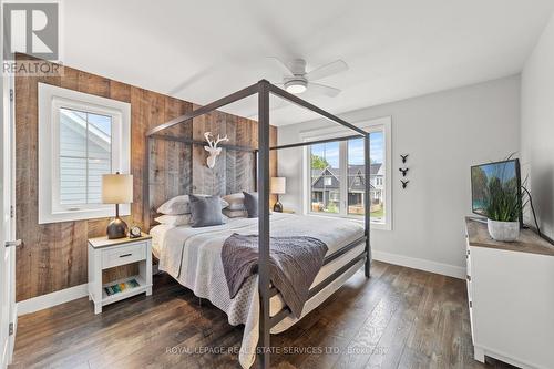 106 Sycamore Street, Blue Mountains, ON - Indoor Photo Showing Bedroom