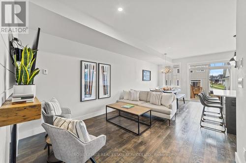 106 Sycamore Street, Blue Mountains, ON - Indoor Photo Showing Living Room