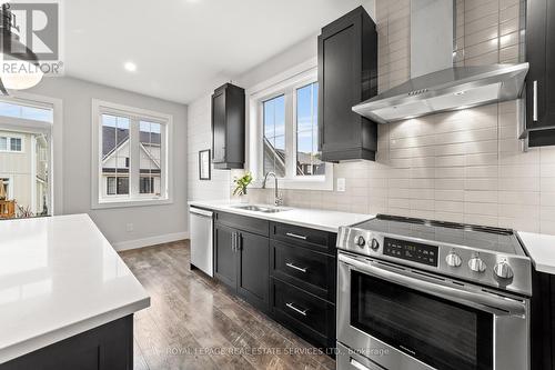 106 Sycamore Street, Blue Mountains, ON - Indoor Photo Showing Kitchen With Stainless Steel Kitchen With Double Sink With Upgraded Kitchen