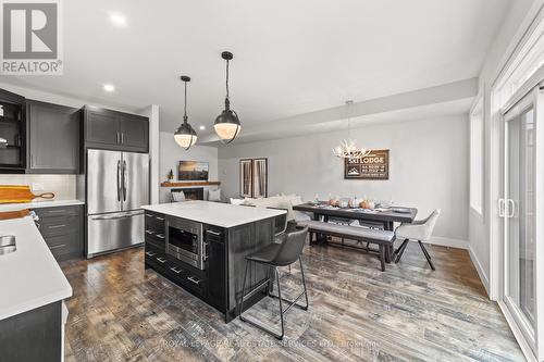 106 Sycamore Street, Blue Mountains, ON - Indoor Photo Showing Kitchen With Stainless Steel Kitchen With Upgraded Kitchen