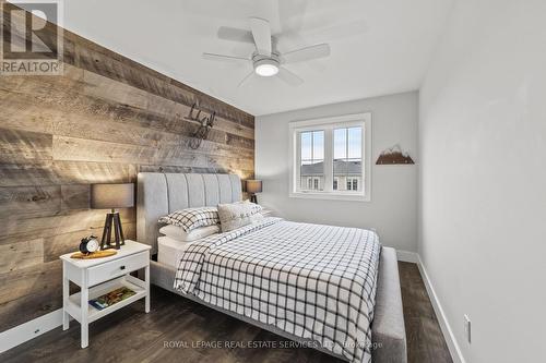 106 Sycamore Street, Blue Mountains, ON - Indoor Photo Showing Bedroom