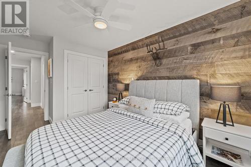 106 Sycamore Street, Blue Mountains, ON - Indoor Photo Showing Bedroom