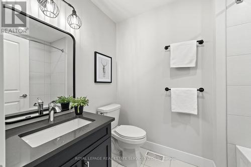 106 Sycamore Street, Blue Mountains, ON - Indoor Photo Showing Bathroom