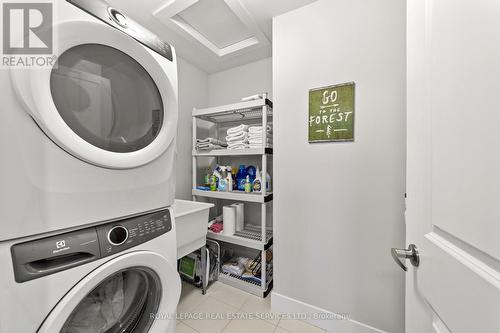 106 Sycamore Street, Blue Mountains, ON - Indoor Photo Showing Laundry Room