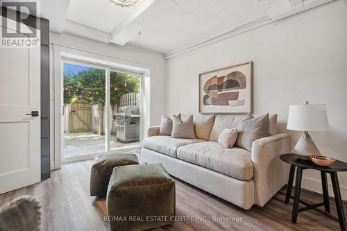 23 - 30 Green Valley Drive, Kitchener, ON - Indoor Photo Showing Living Room