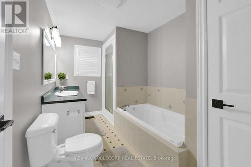 50 Wood Grove Crescent, Cambridge, ON - Indoor Photo Showing Bathroom