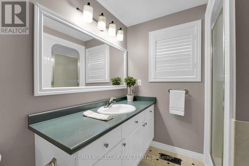 50 Wood Grove Crescent, Cambridge, ON - Indoor Photo Showing Bathroom