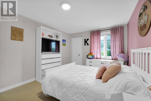 50 Wood Grove Crescent, Cambridge, ON - Indoor Photo Showing Bedroom