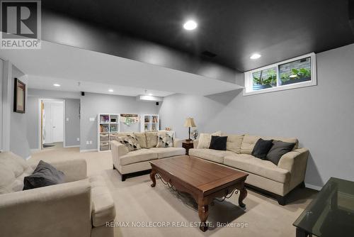 50 Wood Grove Crescent, Cambridge, ON - Indoor Photo Showing Living Room